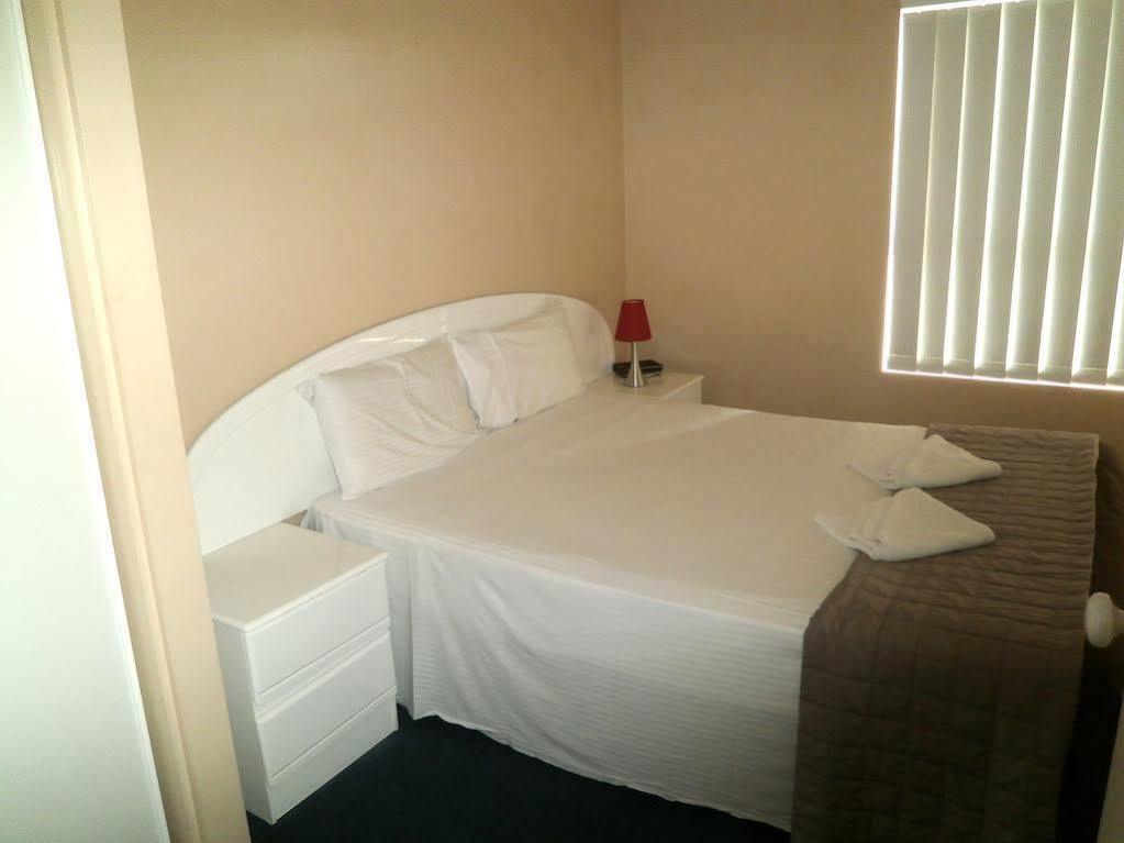 Budds Beach Apartments Surfers Paradise Bagian luar foto
